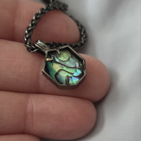 Kendra Scott Abalone Teo Necklace In Gunmetal Setting - Picture 5 of 5